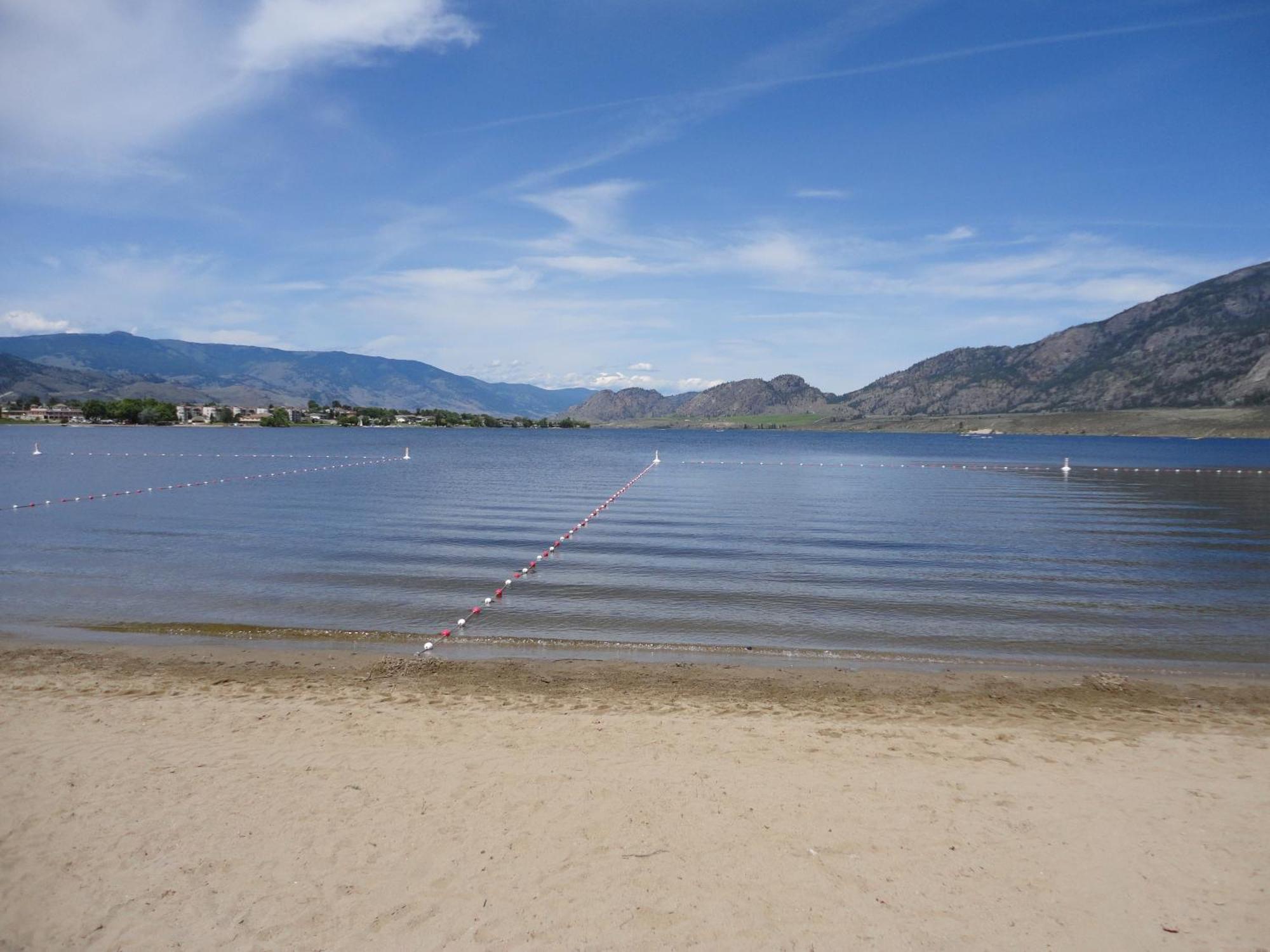 Spanish Fiesta Resort Osoyoos Exterior photo