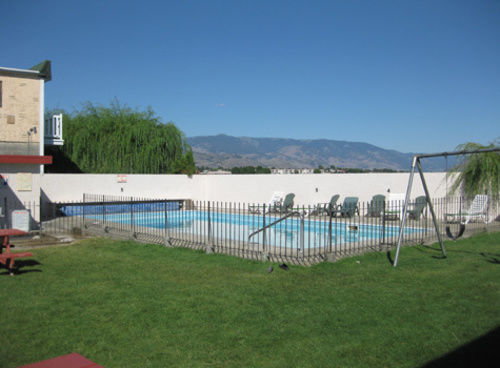 Spanish Fiesta Resort Osoyoos Exterior photo